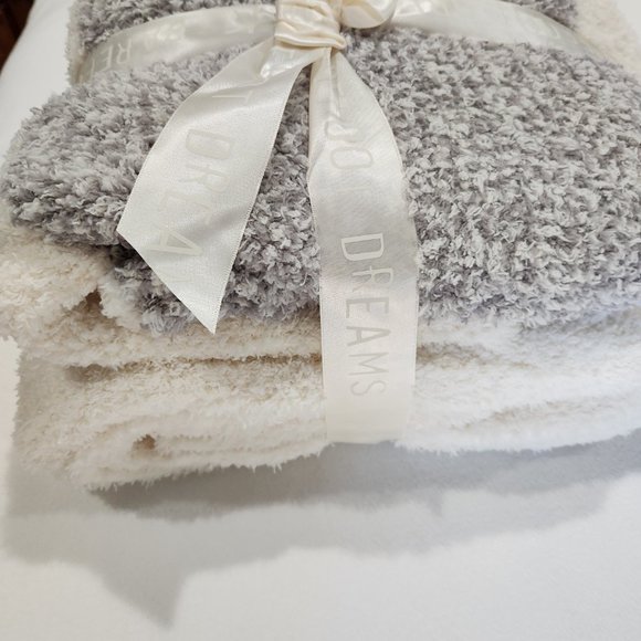 Barefoot Dreams Throw. PRICE reduced - Picture 2 of 3